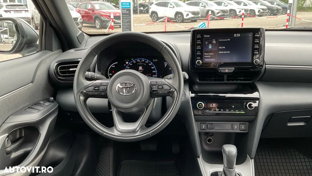 Toyota Yaris Cross 1.5 VVT-i HSD 4x2 Dynamic - 9