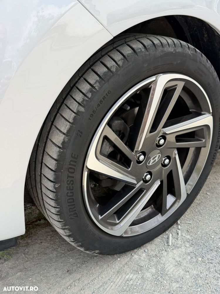HYUNDAI i10 2023 — imagine 17