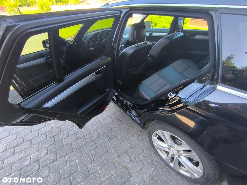 Mercedes-Benz Klasa C 300 CDI BlueEff 4-Matic Elegance - 13