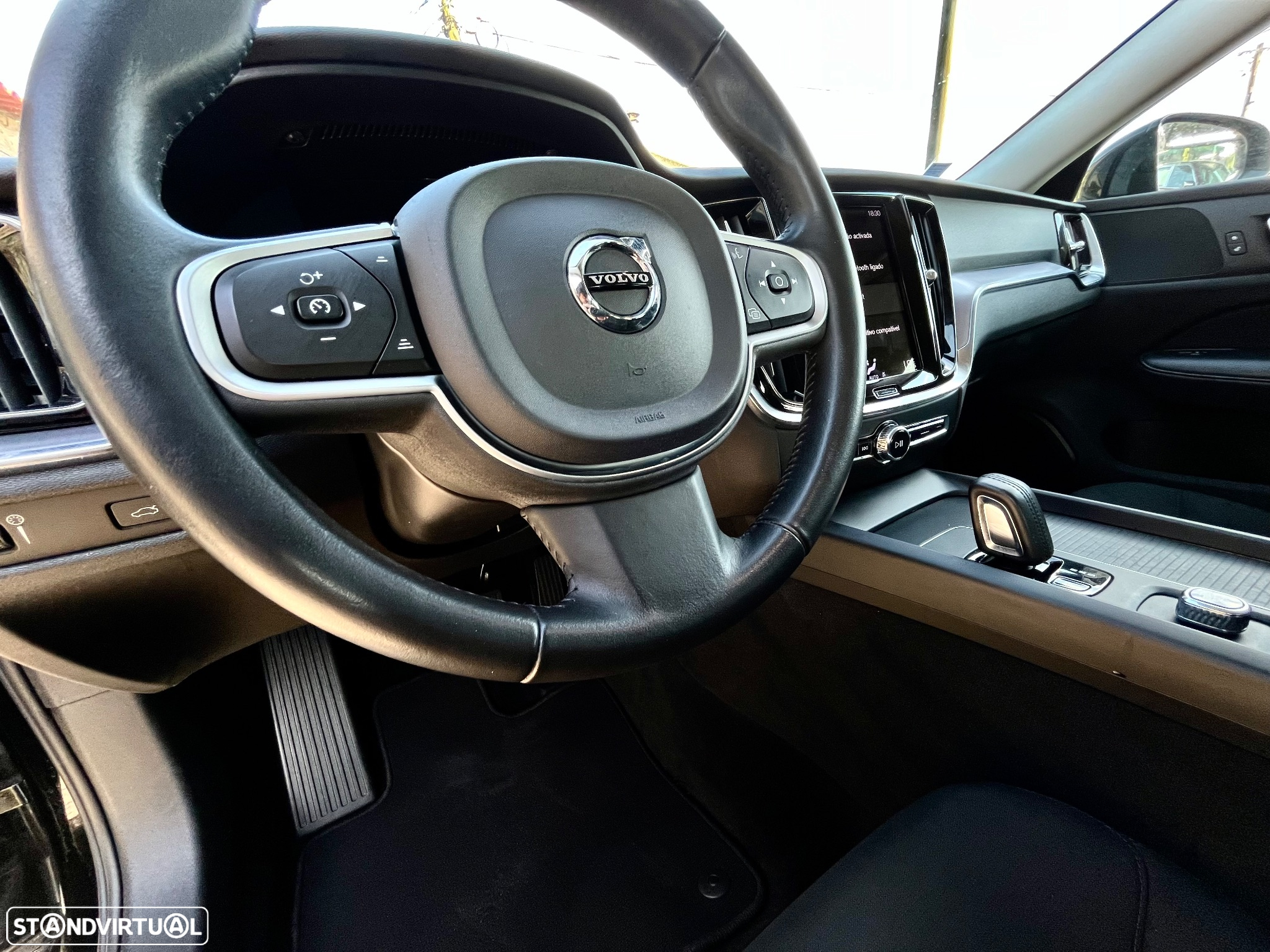 Volvo V60 2.0 B4 Momentum Geartronic - 6