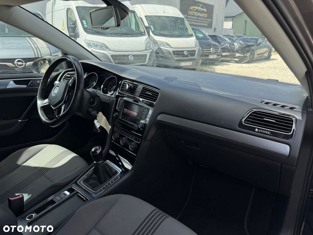 Volkswagen Golf - 12