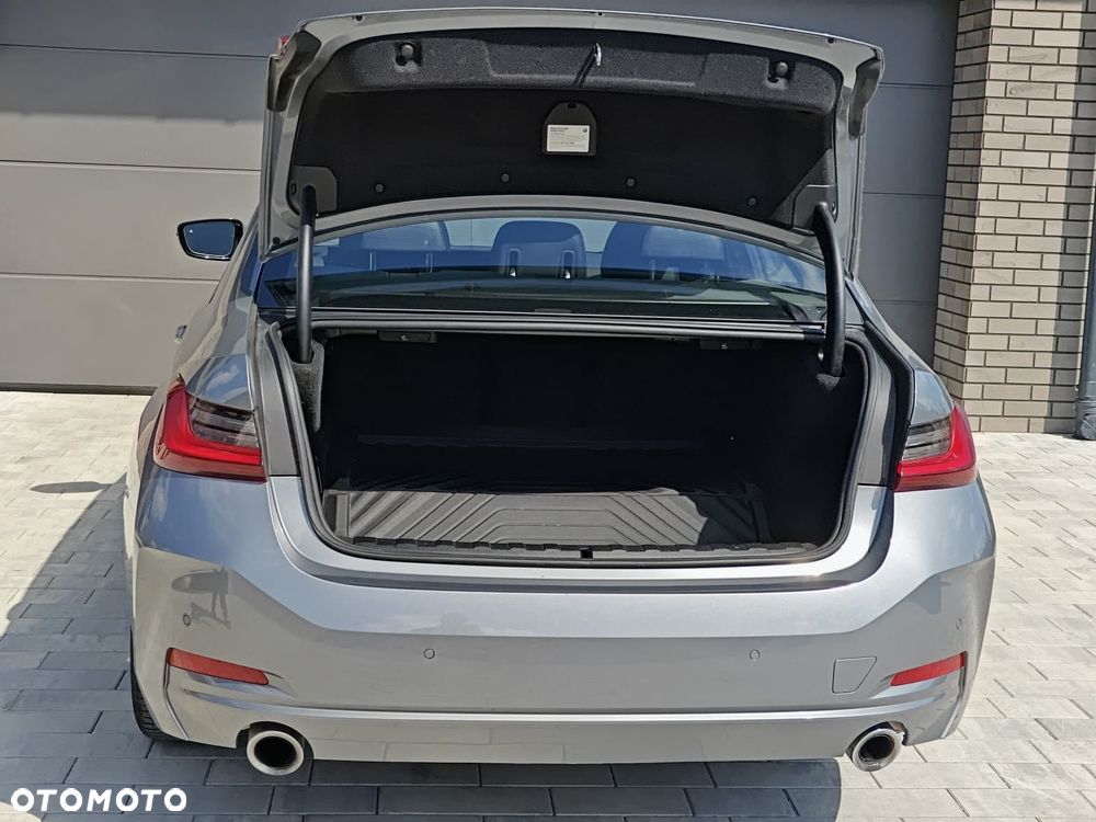 BMW Seria 3 330e M Sport - 8