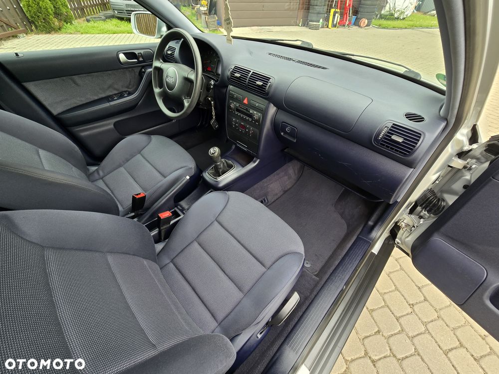 Audi A3 Sportback 1.6 Ambiente - 6