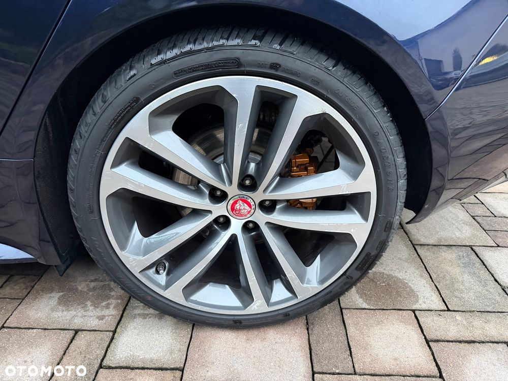 Jaguar XE 20d R-Sport - 13