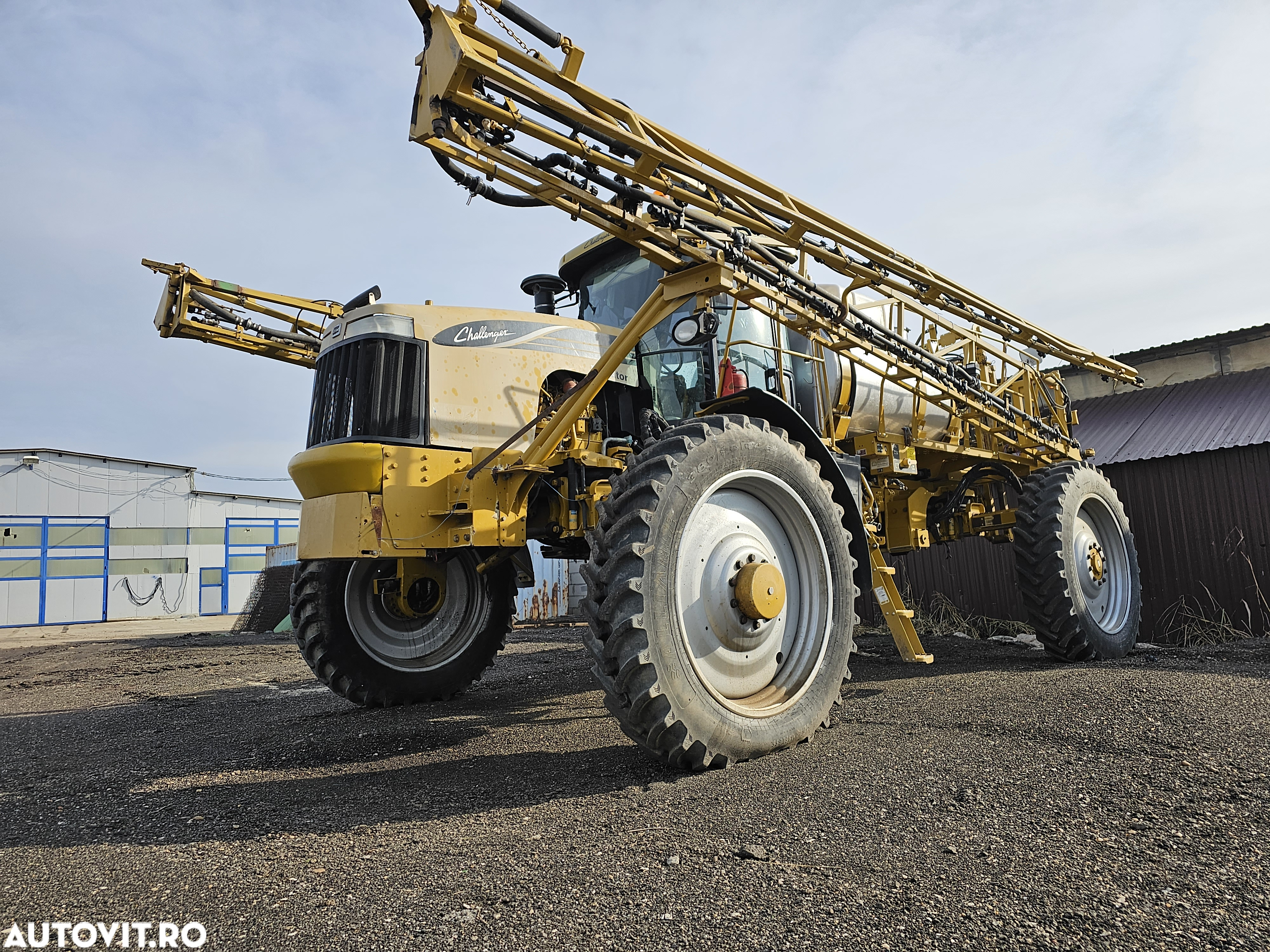 Challenger rogator Trimble - 3