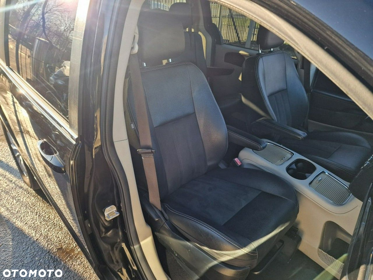 Dodge Grand Caravan - 23