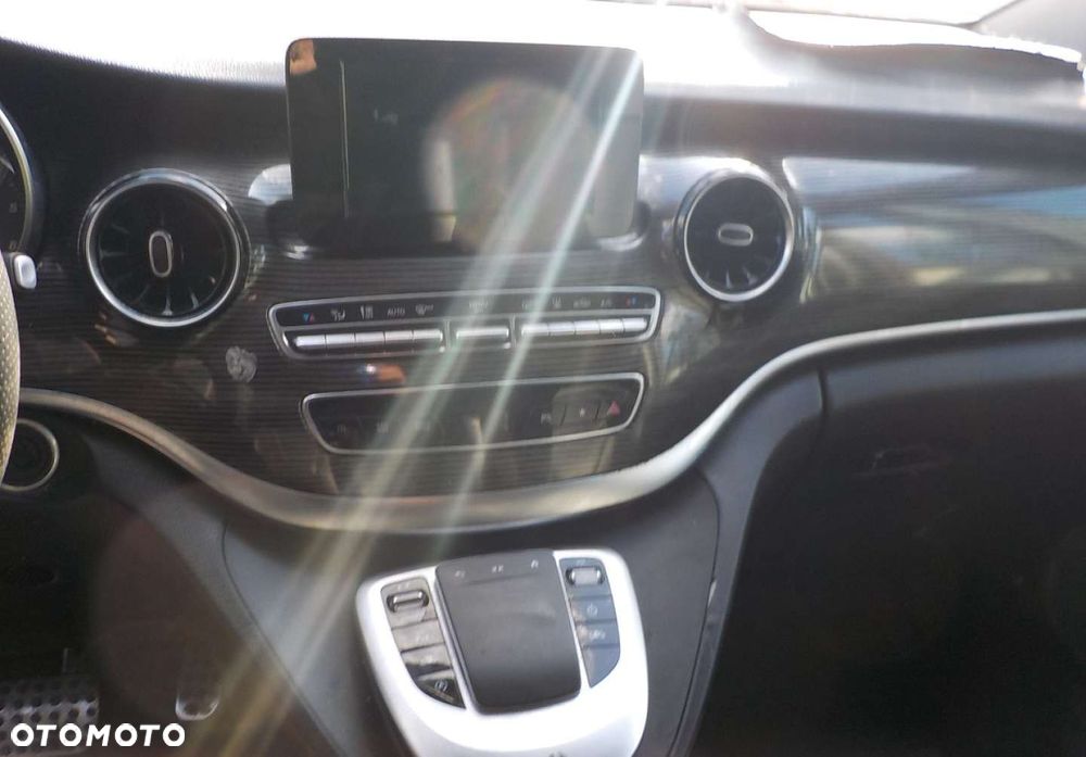 Mercedes-Benz Klasa V - 30