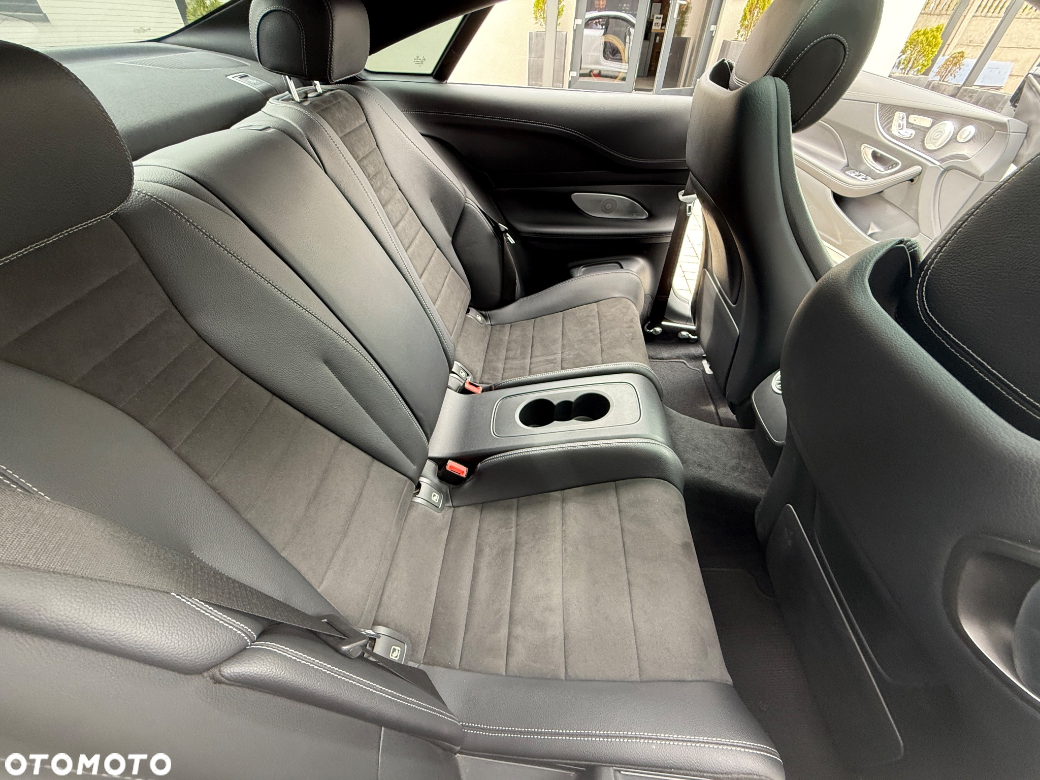 Mercedes-Benz Klasa E 220 d Coupe 4-Matic 9G-TRONIC - 22