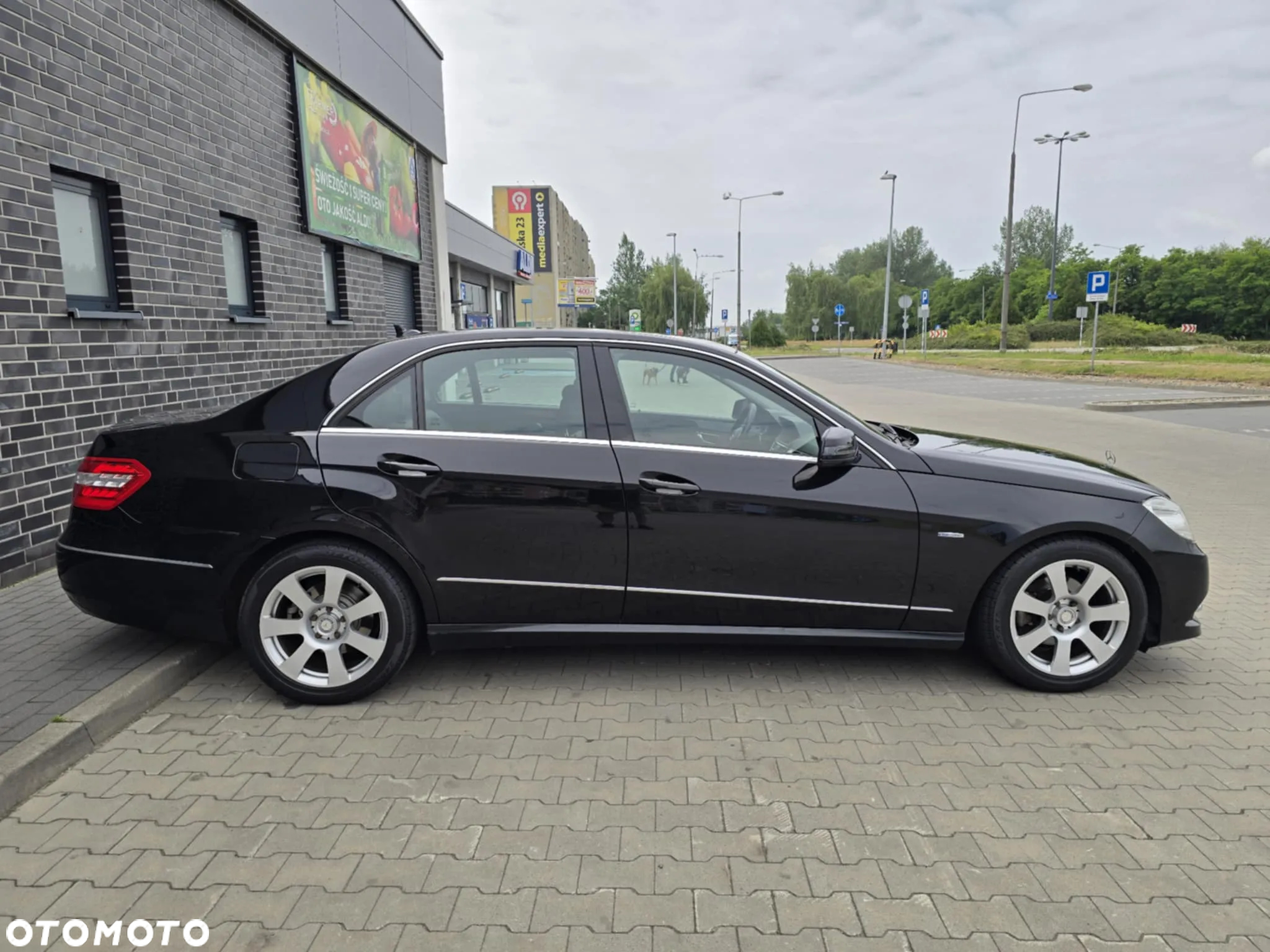 Mercedes-Benz Klasa E 200 T BlueEFFICIENCY 7G-TRONIC Avantgarde - 34