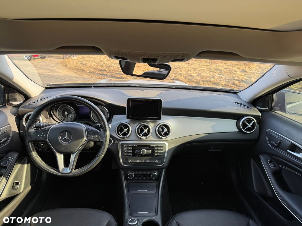 Mercedes-Benz GLA 250 7G-DCT Activity Edition - 20