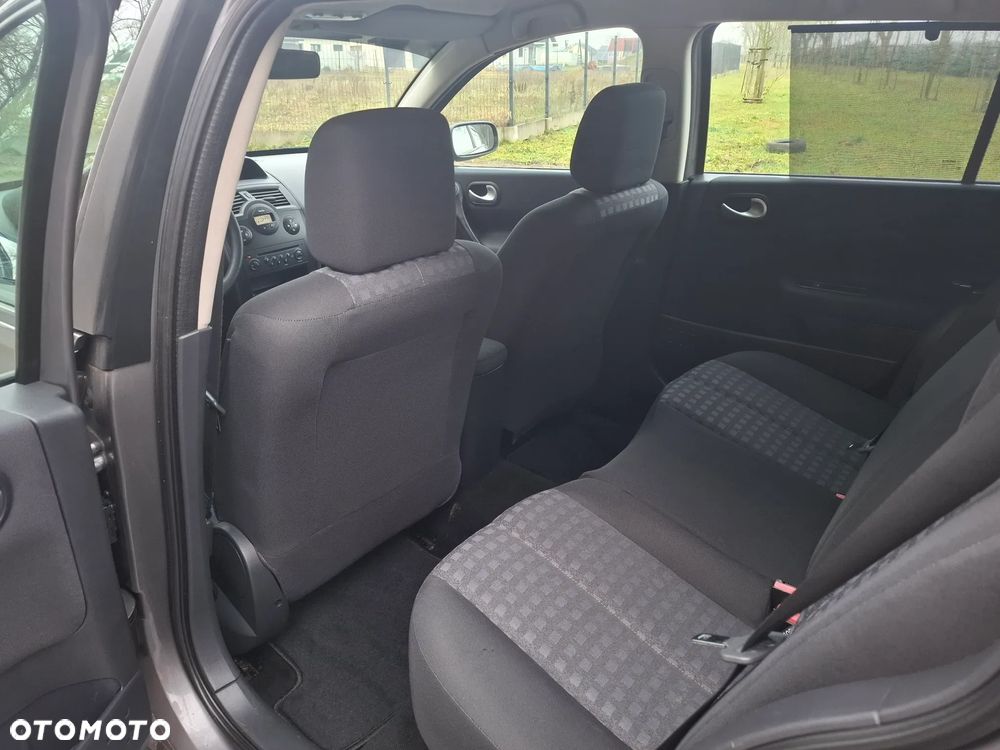 Renault Megane 1.5 dCi FAP eco - 13