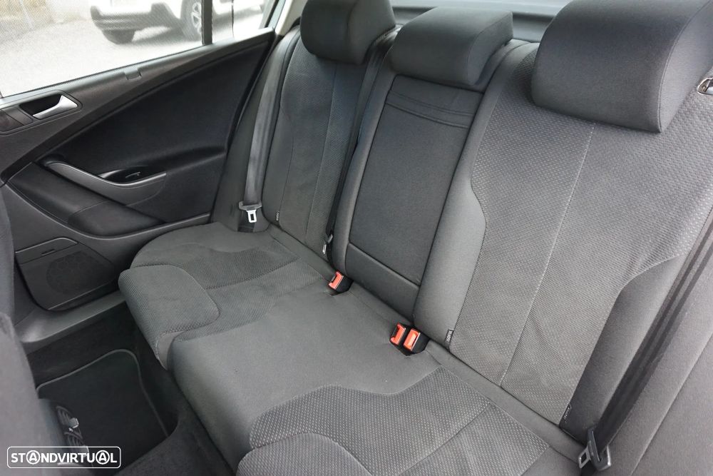 VW Passat 2.0 TDI BM Confortline - 22
