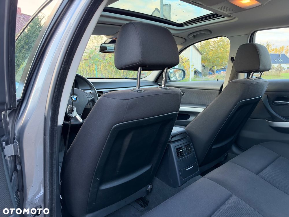 BMW Seria 3 318i Edition Exclusive - 16