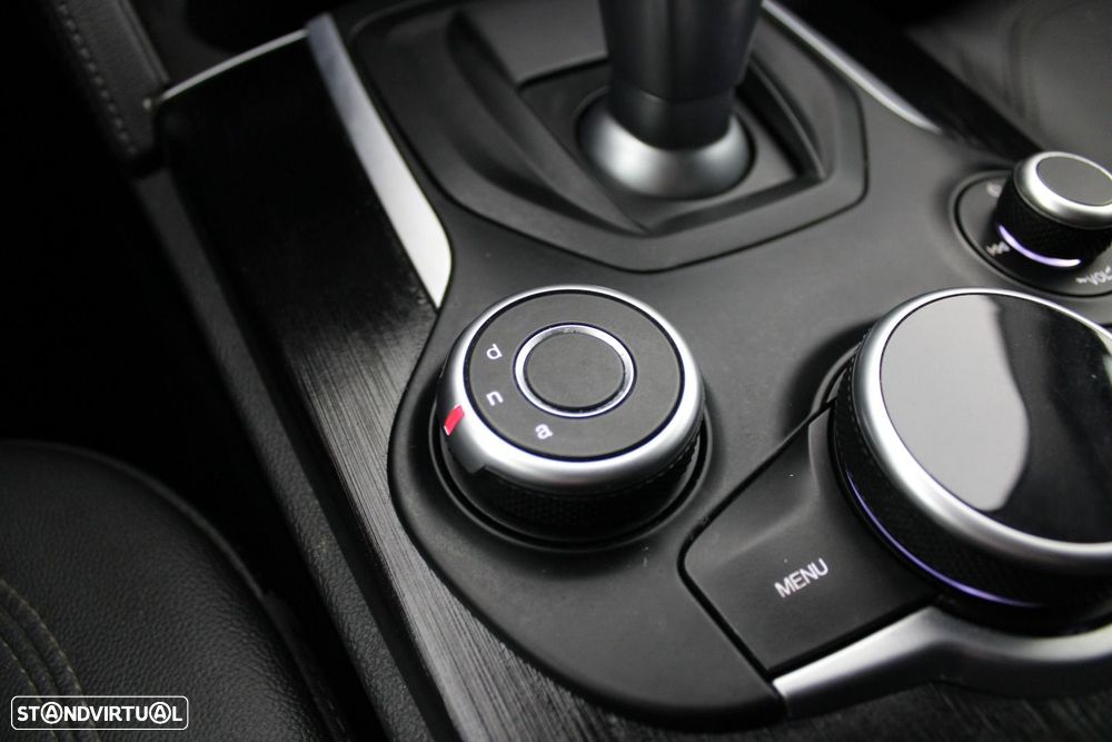 Alfa Romeo Stelvio 2.2 D Super AT8 - 25