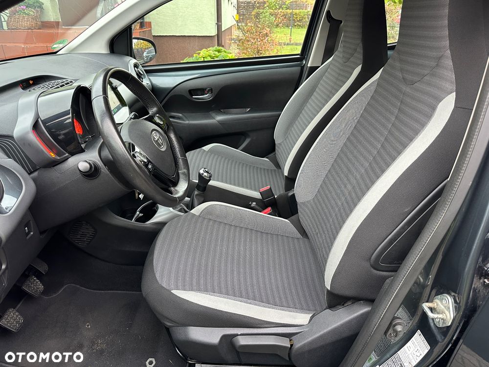 Toyota Aygo x-clusiv - 21