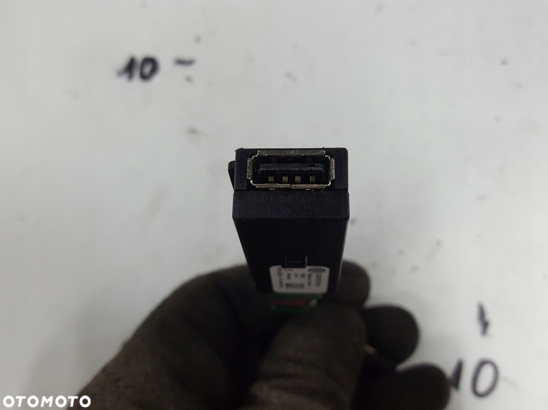 VW TIGUAN I 5N LIFT 11-15r ŁĄCZE GNIAZDO USB 5Q0035726E - 1