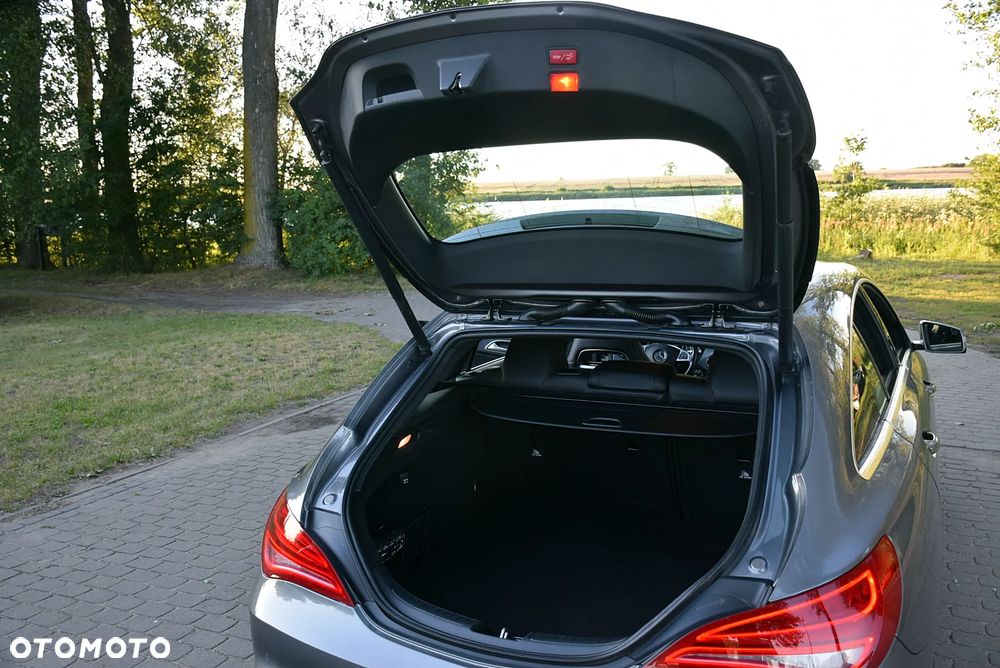 Mercedes-Benz CLA 200 7G-DCT UrbanStyle Edition - 21