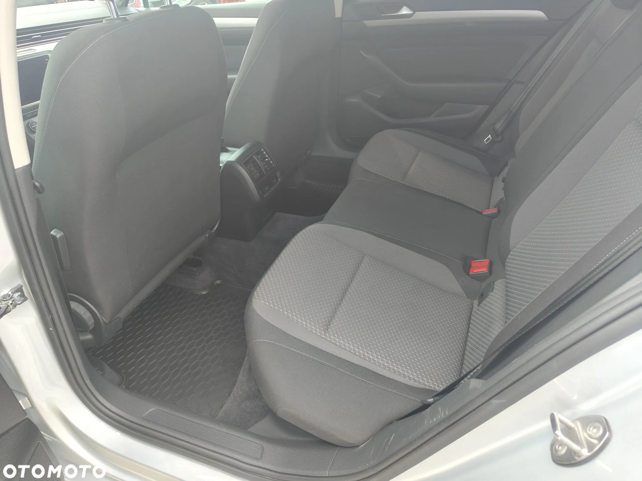 Volkswagen Passat - 16