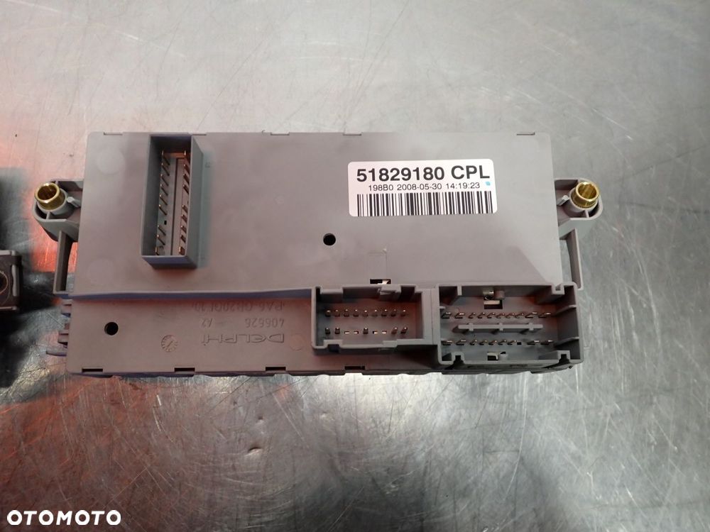 SKRZYNKA BEZPIECZNIKÓW FIAT BRAVO II - 8