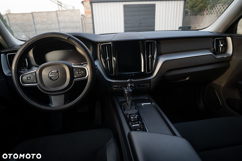 Volvo XC 60 T4 Momentum Pro - 8