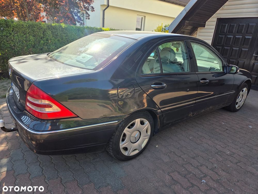 Mercedes-Benz Klasa C 240 Elegance 4-Matic - 4