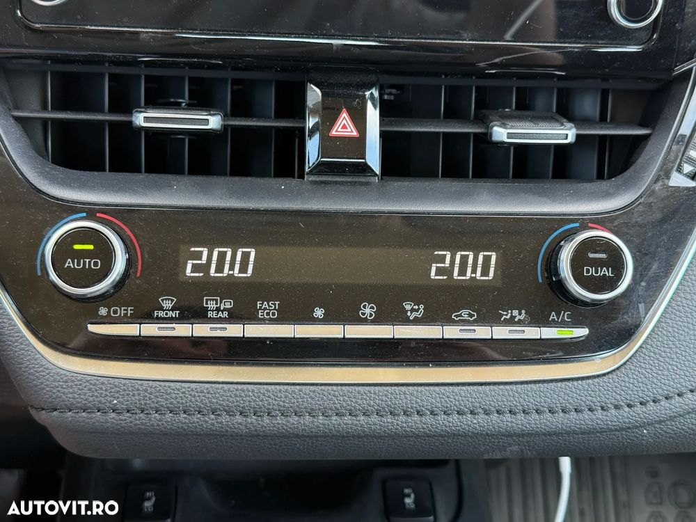 Toyota Corolla 1.8 HSD Business - 19