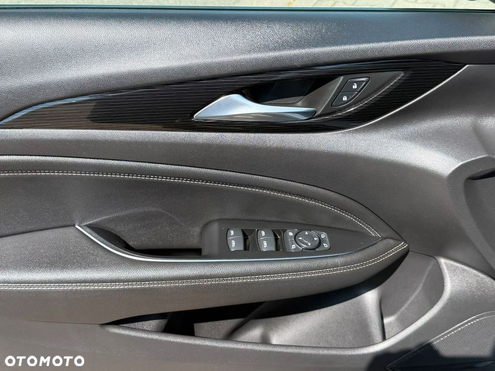 Opel Insignia - 30