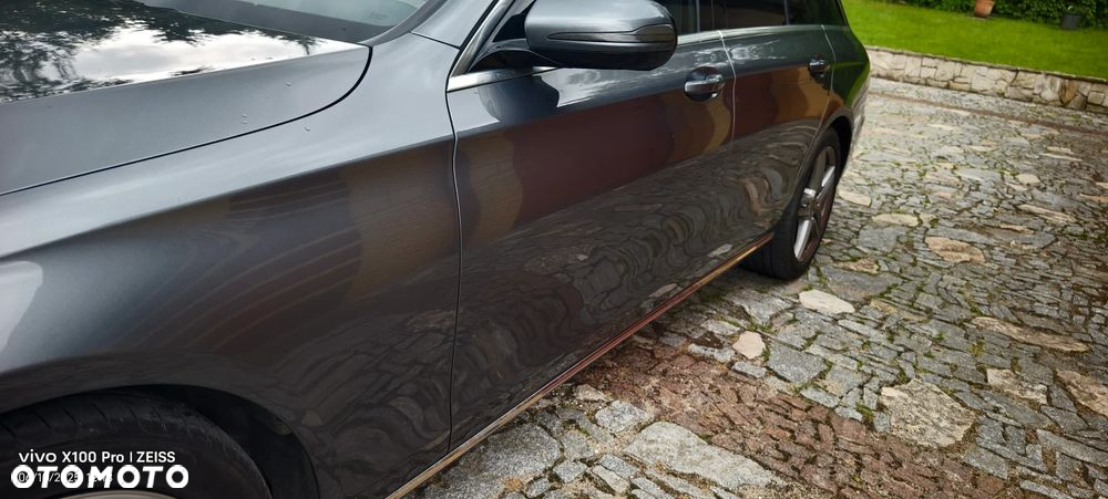Mercedes-Benz Klasa E 220 d 4-Matic 9G-TRONIC - 23