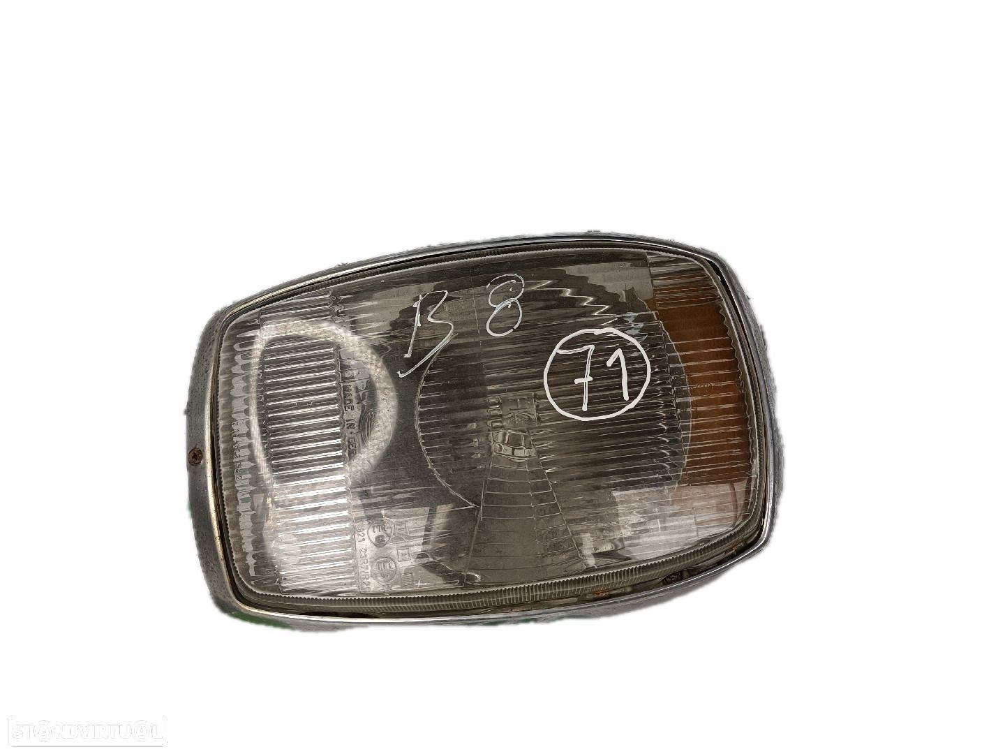 Farol Dto Mercedes-Benz /8 (W115) - 1