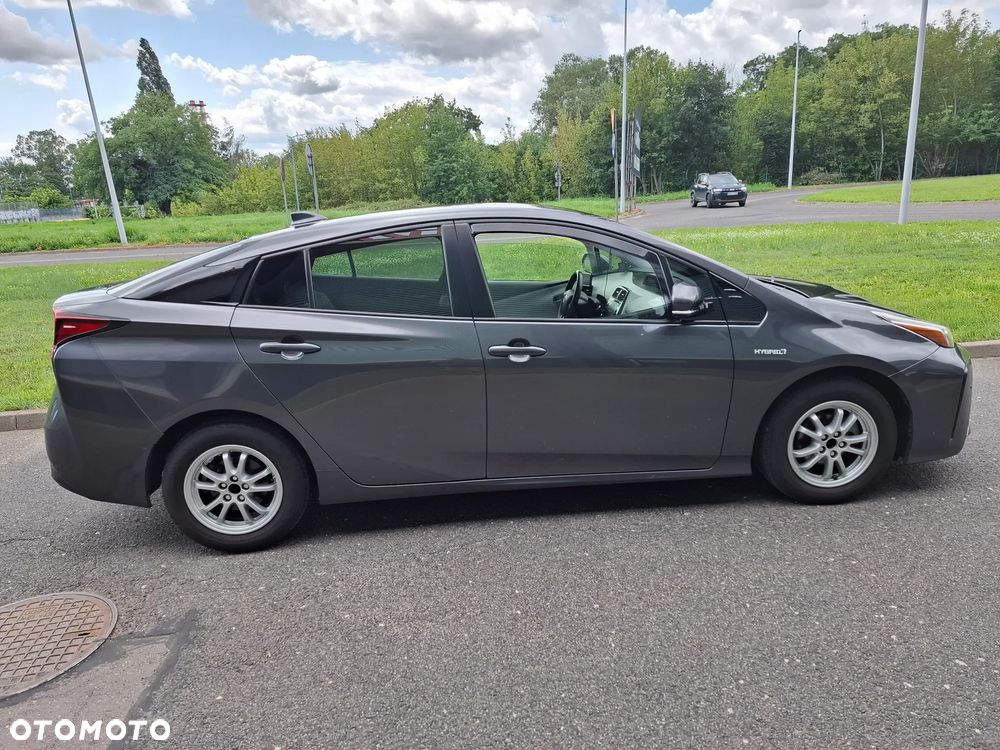 Toyota Prius Hybrid - 3
