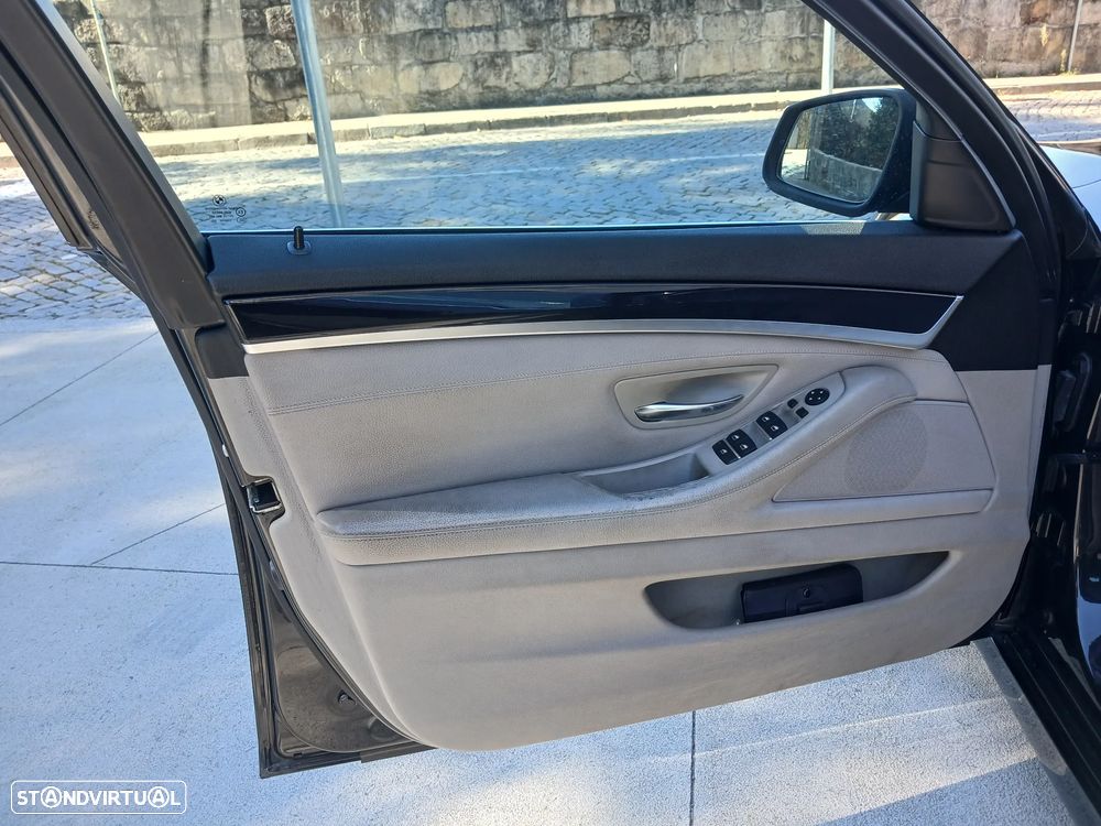 BMW 525 d xDrive Exclusive Auto - 53