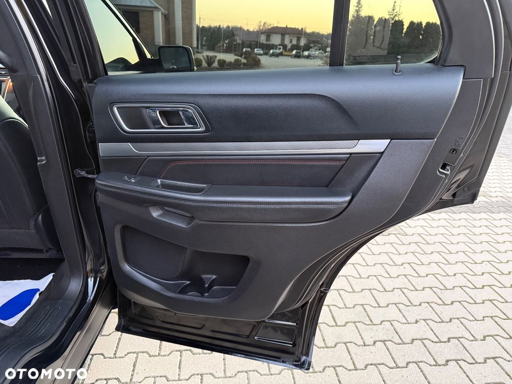 Ford Explorer - 36