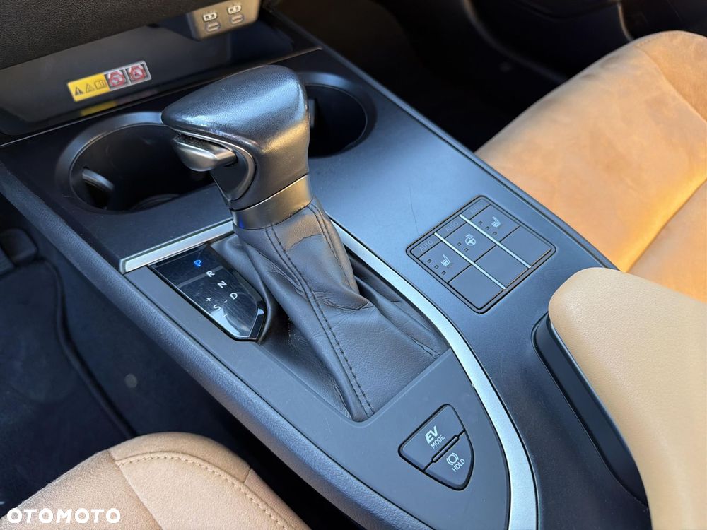 Lexus UX 250h GPF Business 2WD - 27