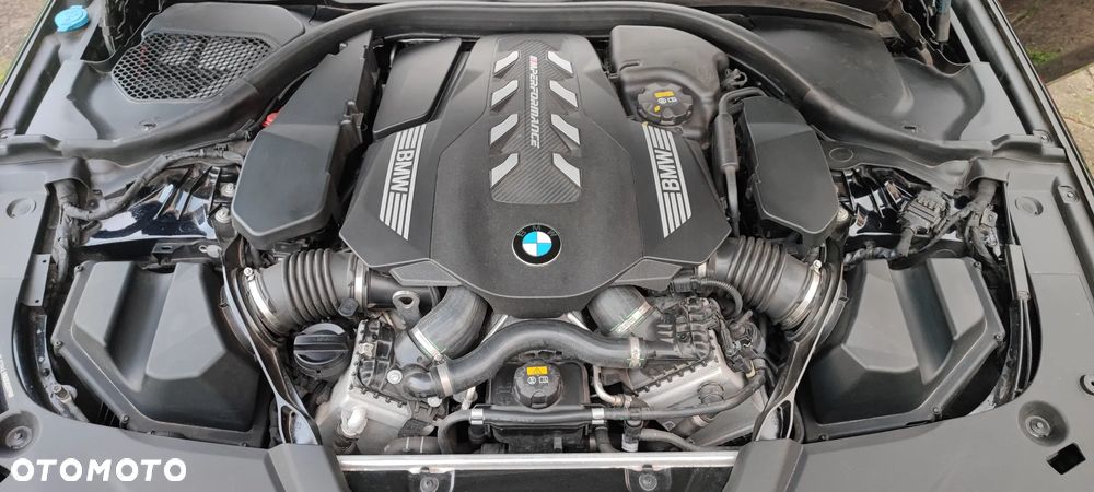 BMW Seria 5 M550i xDrive sport - 9