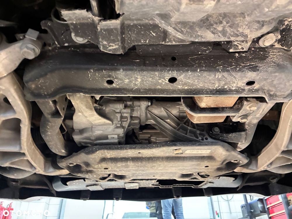 Jeep Grand Cherokee - 38