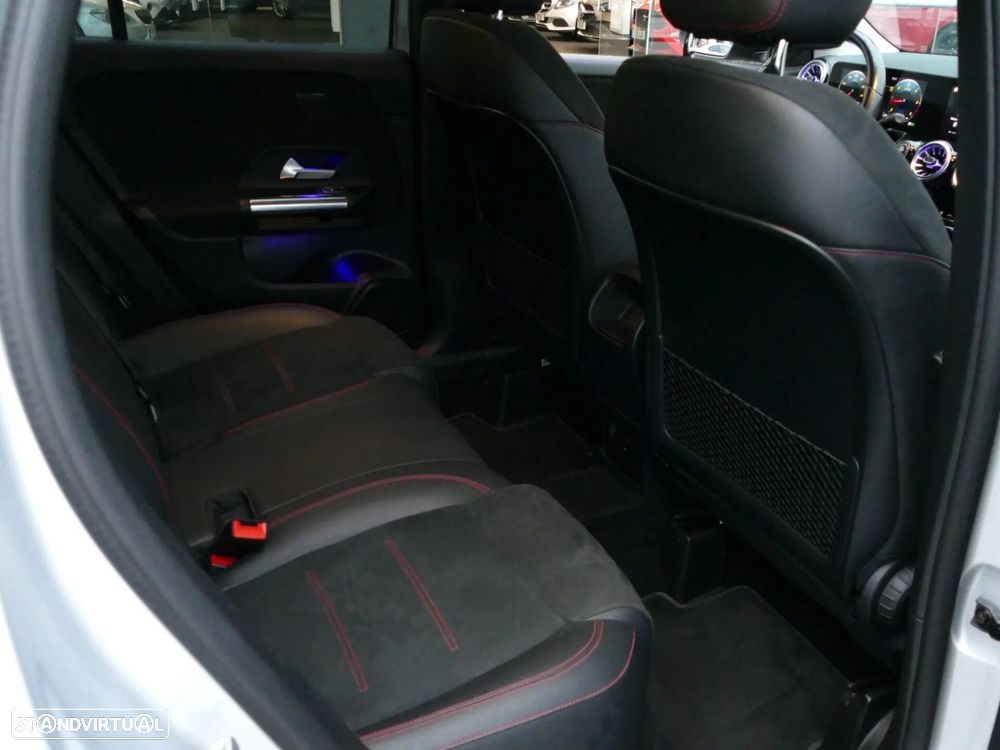 Mercedes-Benz GLA 180 d AMG Line - 32