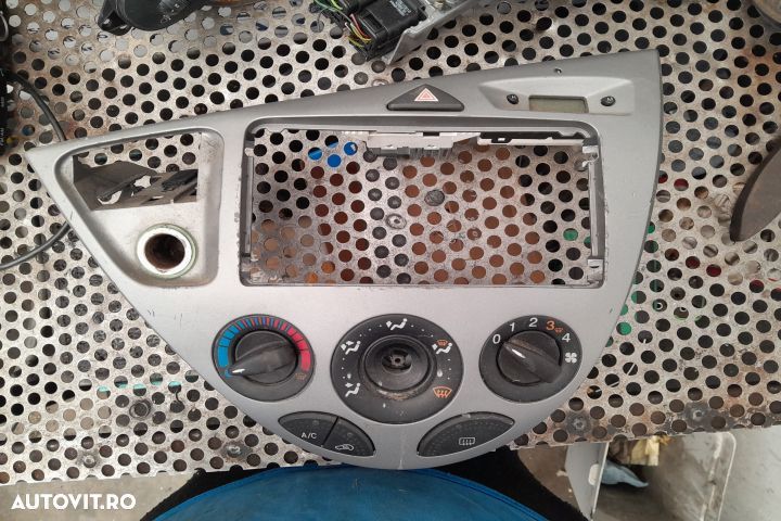 Consola centrala Ford Focus 1 [1998 - 2004] wagon 5-usi 1.6 MT (101 h - 1