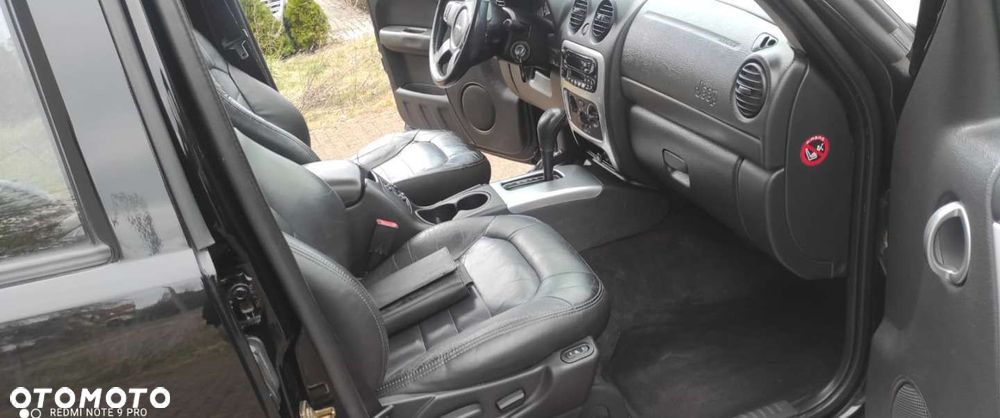 Jeep Cherokee - 24