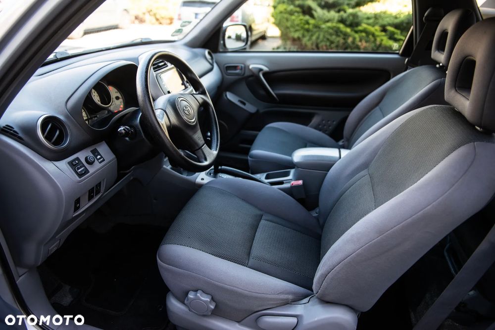 Toyota RAV4 - 16