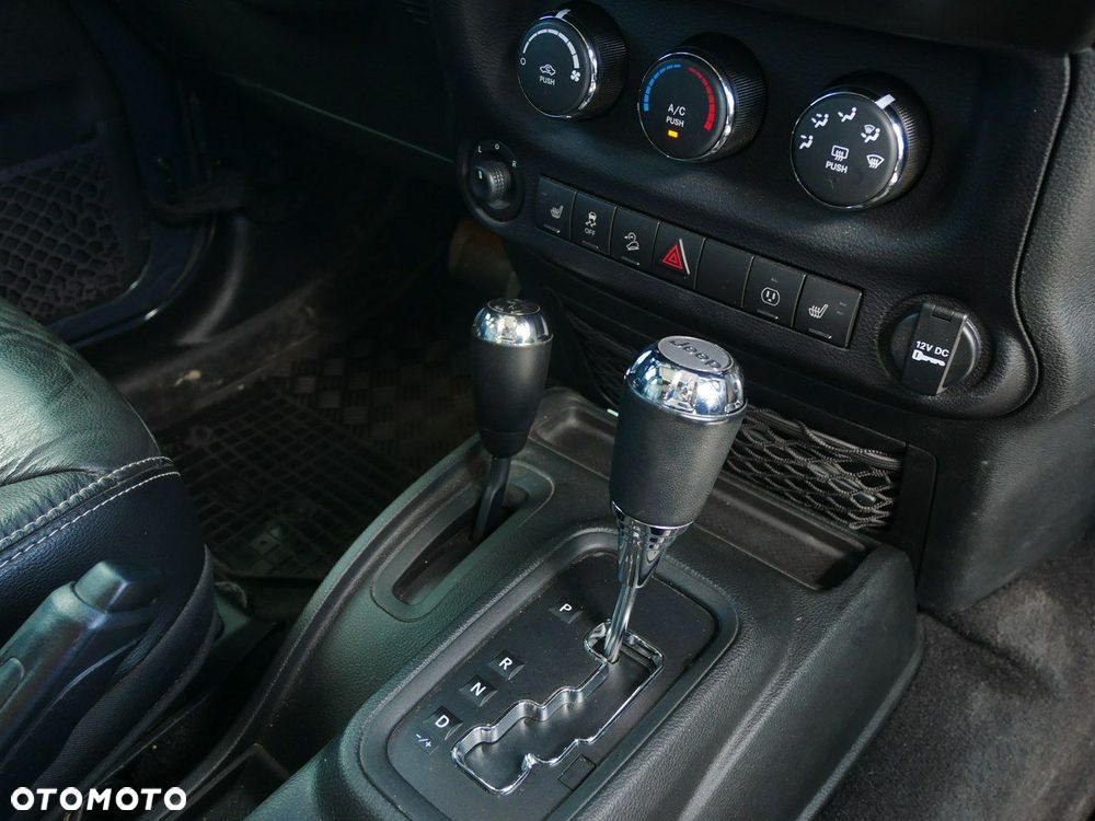 Jeep Wrangler 3.6 Unlim X - 23