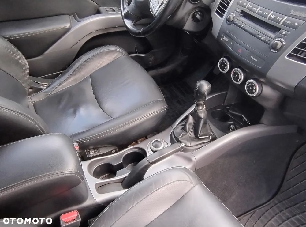 Mitsubishi Outlander - 14