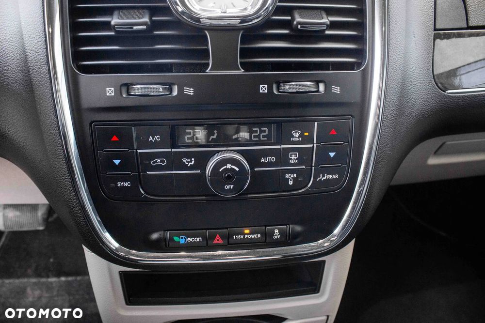 Chrysler Town & Country 3.6 Touring - 19