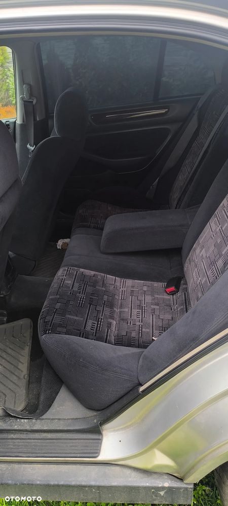 Honda Accord 1.8i LS - 6