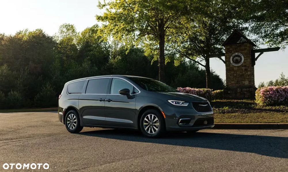 Chrysler Pacifica - 2