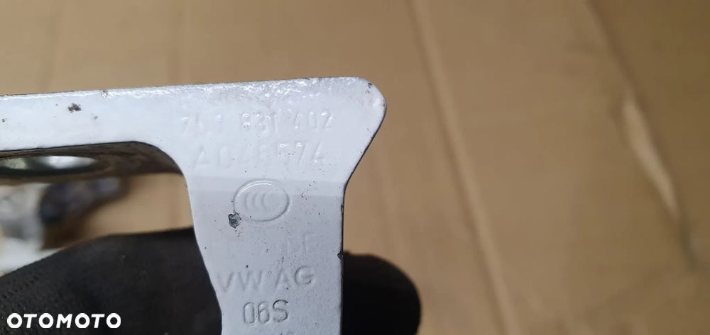Zawias zawiasy drzwi prawy przód para VW UP 7N0831402 - 6