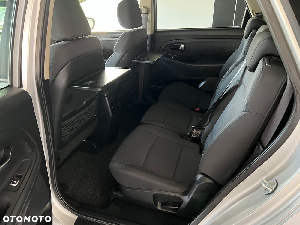 Kia Carens - 21
