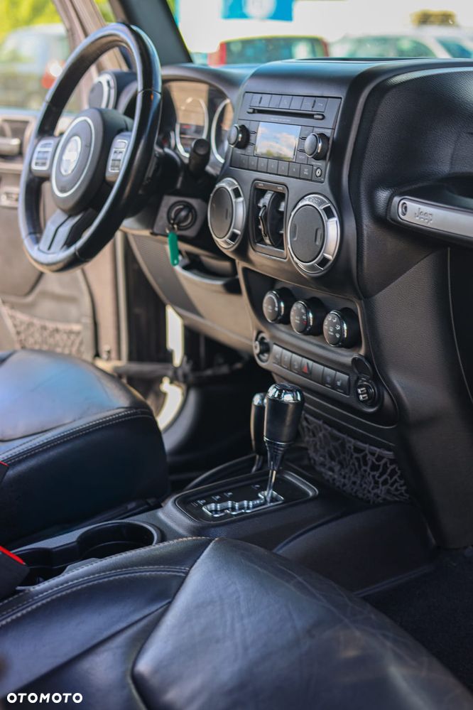 Jeep Wrangler - 11
