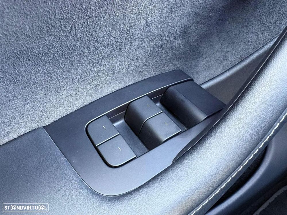 Tesla Model Y Long Range Tração Integral - 36