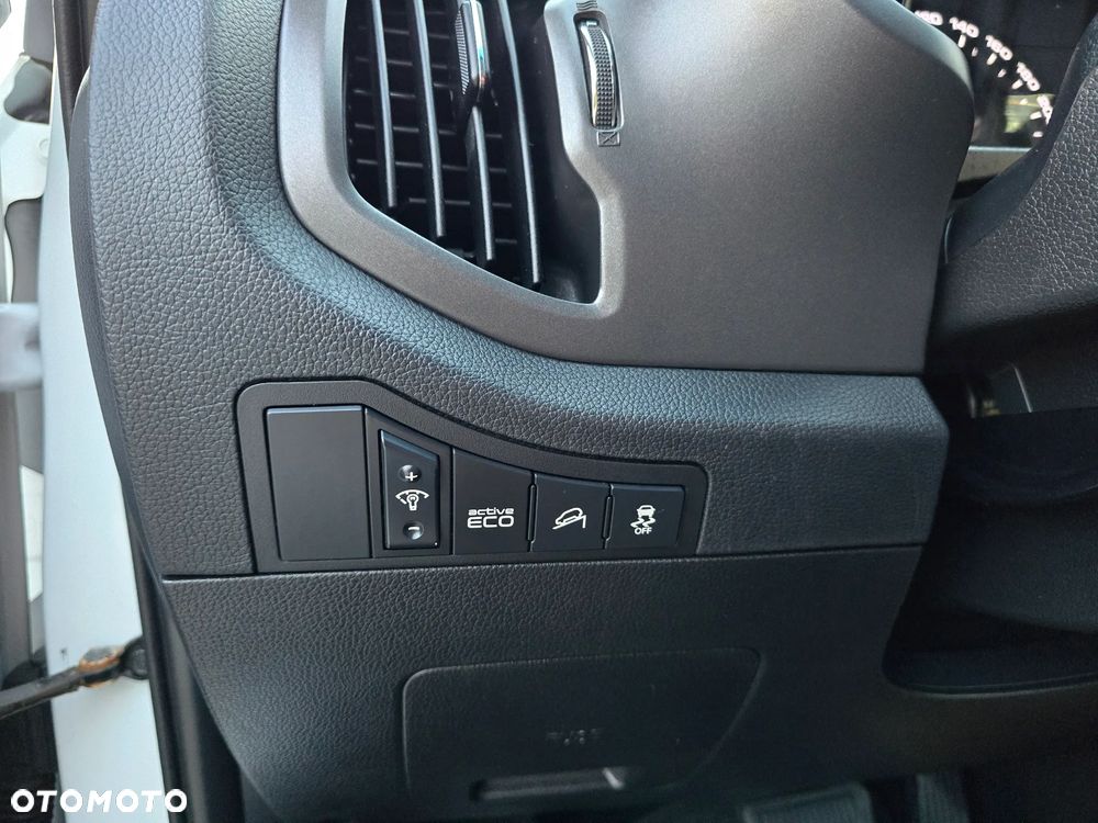 Kia Sportage 2.0 CRDI XL - 31
