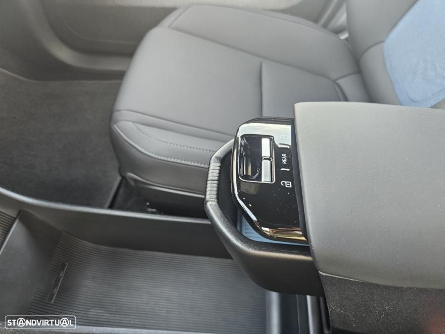 Volvo EX30 Single Motor Extended Range RWD Core - 16